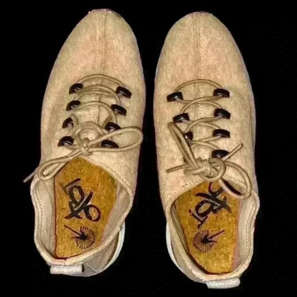 OTBT Shoes - OTBT Courier Sneaker Wool Blend. Like New Condition. No wear on bottoms. 8.5